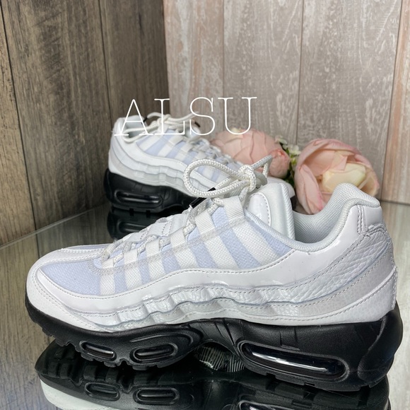 🍃SALE🍃 Nike Air Max 95 SE Summit White W AUTHENTIC Size 7.5 AQ4138 102 - Picture 3 of 8
